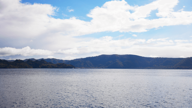 秋の十和田湖西湖畔の写真