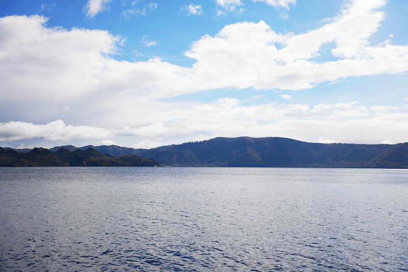 秋の十和田湖西湖畔の写真